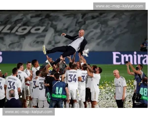 亚洲之光对决三狮军团：一场穿越时空的足球史诗